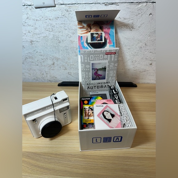 Lomography lomo instant Camera with film and accessories NIB - Picture 3 of 12
